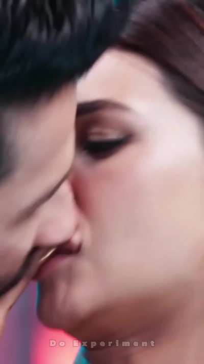 Kriti Sanon Kiss 💋 