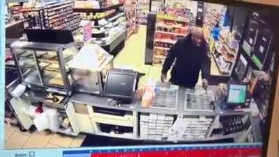 Wcgw robbing a store with a fake gun