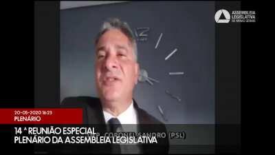 Deputado estadual Coronel Sandro (PSL-MG) pedindo 1 minuto de silêncio devido as &quot;mortes causadas em decorrência da fome provocada pelo desemprego em virtude do lockdown&quot;