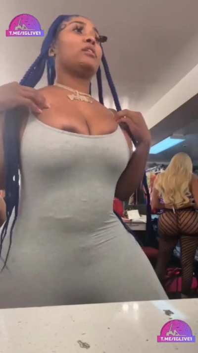 Thickyminaj full tits flash