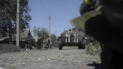 Ukrainian Volunteer Battalion column clashes with &quot;Separatist&quot; forces moving on Ilovaisk - 8/24/2014