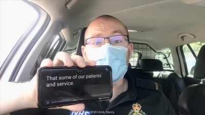 This paramedic in the UK has found an innovative way to communicate with hard of hearing patients while wearing a face mask