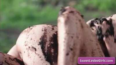 Aidra Fox and Alexis Fawx get muddy