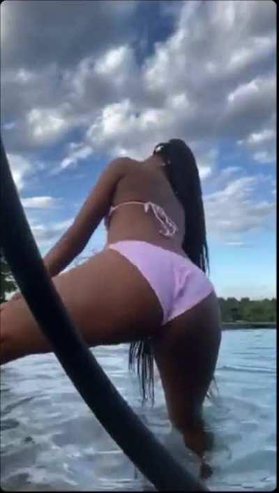 bikini twerk