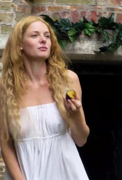 Rebecca Ferguson See Through Plot in The White Queen(2013)