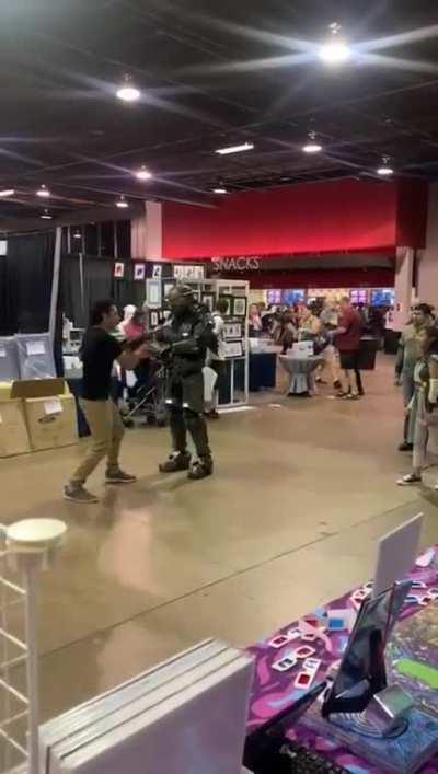 Me meeting a Master Chief cosplayer for the first time lol