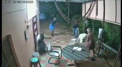 70 Years old couple fight with armed robbers