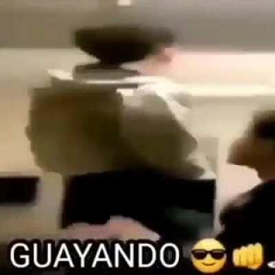 Soñe que estaba en la escuela y yo y mis amigos éramos los protagonistas de guayando