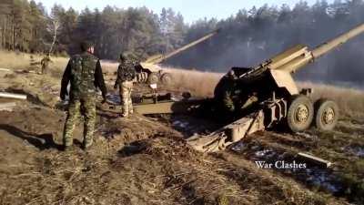 Compilation of various Ukrainian artillery at work against separatist forces in 2014/15