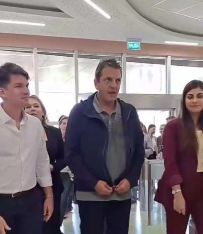 Colombia la puta madre deja de darle de la tuya a nuestros candidatos presidenciales.