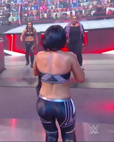 Thick ass in her black ring gear