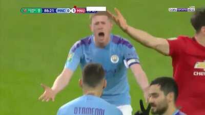 Kevin De Bruyne reacting to his teammate's foul