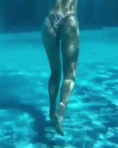 What an absurd body in the pool