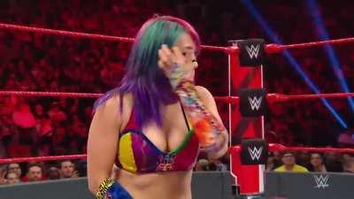 Alexa and Nikki having difficulty defending their tag titles against the Kabuki Warriors on RAW