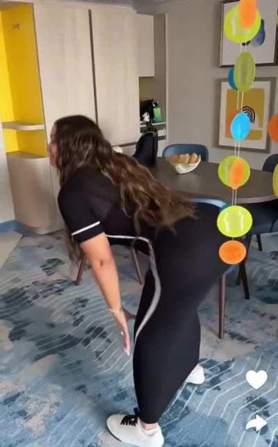 Shaking Ass 🍑