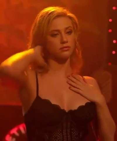 Lili Reinhart as always showing some sexy moves 