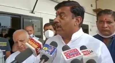 MP Min Rameshwar Sharma drawing clear line.