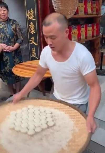 Doing basket tricks for selling mooncakes