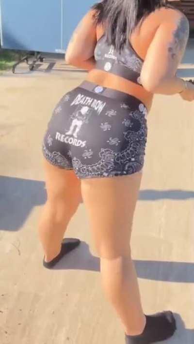 move that ass Dani 🍑