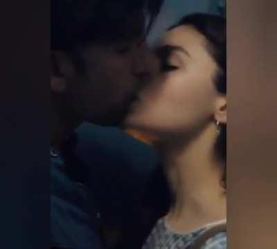 Alia bhatt hot kissing scene 🤤