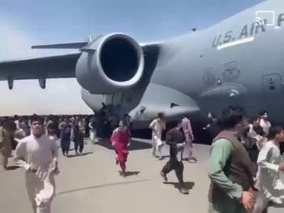 C17 taking off through crowd out of Kabul