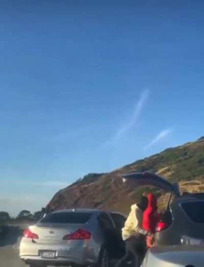 Teens rob a tourist at San Francisco Twin Peaks.