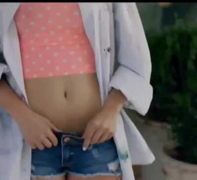 Ana de Armas S5W3: Belly Button