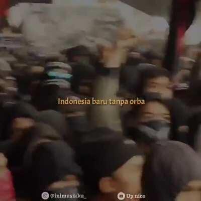 Powerful scene from Indonesian students during the protest against the new proposed neoliberal bill