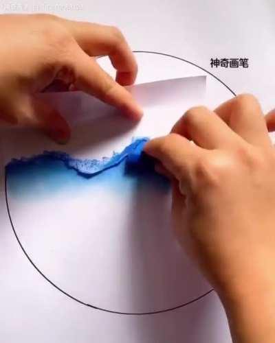 The way they make this scenery with crayons