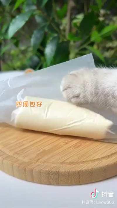 Kitty teaches you how to make a gigantic shaobing (baked, layered flatbread in Northern Chinese cuisine)