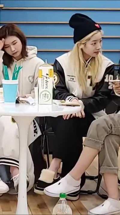 TWICE——Dahyun Shoeplay