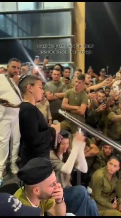 A young boy belts out the Shema Yisrael prayer for IDF combat soldiers near the border 🇮🇱