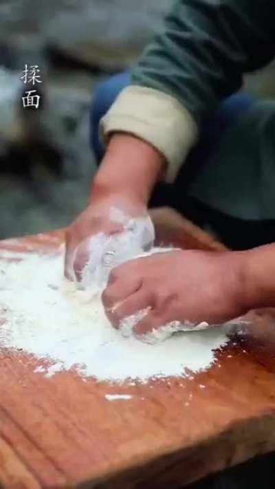 The way this guy cooks is satisfying