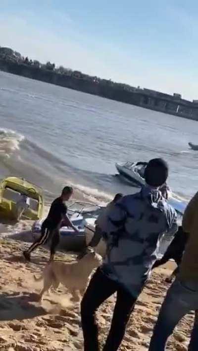 WCGW if i stay in the motorboat when the wave is coming