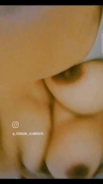 Guys look at my gf Zainab. She is showing her nude body parts. How is her nude body parts. Guys please comment and tell.