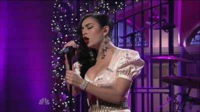 &quot;Boom Clap&quot; live on SNL (📀 xcxheads video archives)