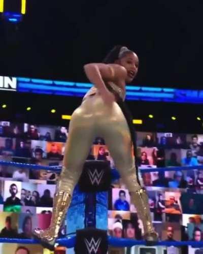 Bianca Belair Taunting 👋 🍑