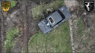 Civilian drone gets the perfect shot on Russian soldiers