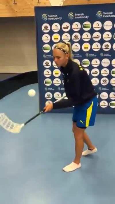 Swedish U19 player Linnea Hammar, insane eye-hand coordination!