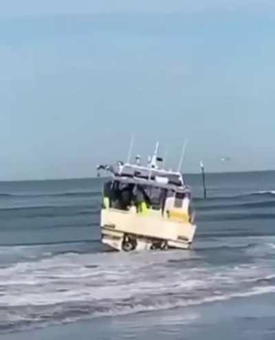 Boat gets stuck after spraying another boat