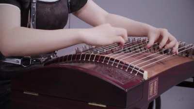 AC/DC's &quot;Thunderstruck&quot;, played on the traditional Guzheng by Hong Kong musician Moyun