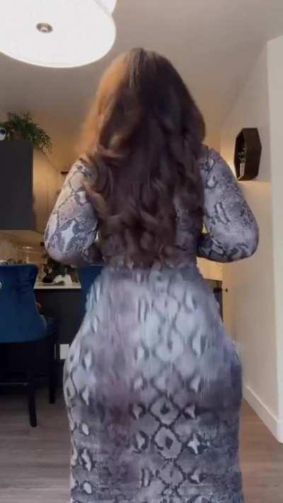 do you guys think valeria can do booty clap 🤔 ?