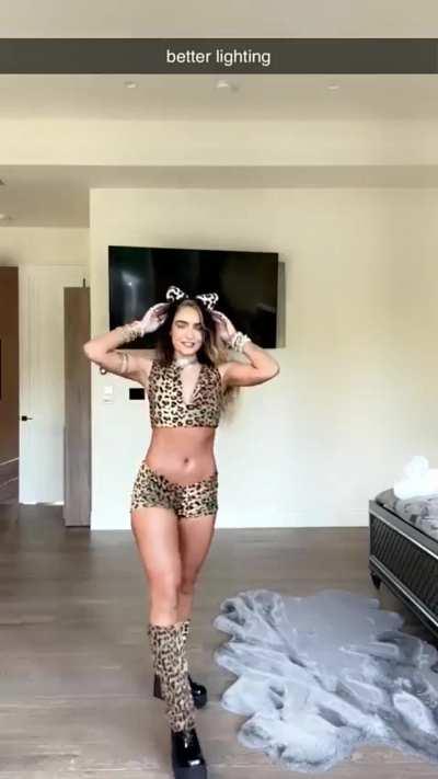 Sommer in cheetah print attire, Snapchat, October 2023