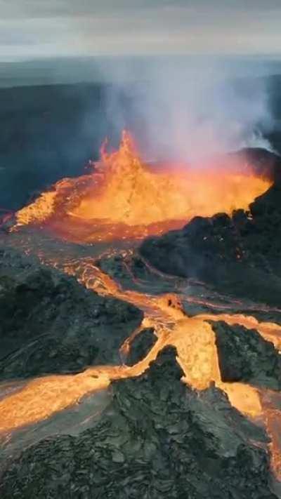 🔥 Lava Lovers, these 15 seconds are for you. By Herman Helguson, Iceland.