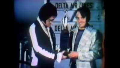 This is the last footage of Elvis which was recorded on June 26th, 1977. Elvis died 6 weeks later on August 16th, 1977, at the age of 42.