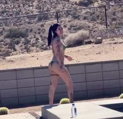 Bhadbhabie sexy ass in bikini😍