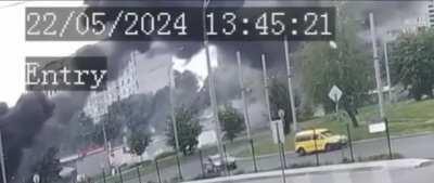 CCTV footage of the moment when a Russian UMPB D-30 glide bomb hit Kharkiv City [22.05.2024]