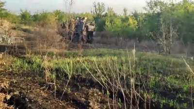 Russian propogandist is in shock due to how sturdy a Ukrainian MaxxPro remains after multiple artillery strikes against it. Luckily, the crew survived and the truck still seems to be salvageable 