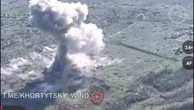 Ukrainian glidebomb airstrike on russian positions in IVANIVSKE