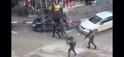 IDF soldiers advance in Gaza